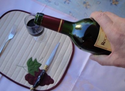 Consacrer un peu de temps à son personnel permet d'éviter certaines erreurs lors du service du vin. Consacrer un peu de temps à son personnel permet d'éviter certaines erreurs lors du service du vin.