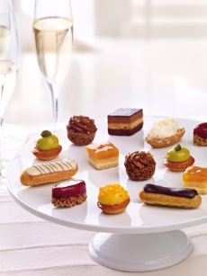 Les Petits Fours Sucrés.