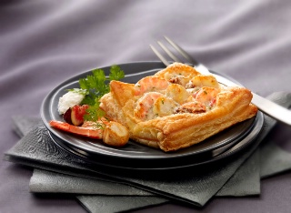 Tartefine de Saint-Jacques et crevettes.