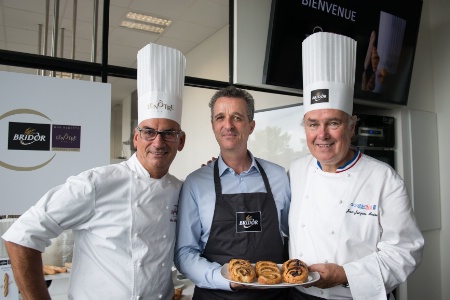 Alain Blanchard, Pascal Schneider-Maunoury et Jean-Jacques Macé fêtent 20 ans de créativité entre Bridor et Lenôtre. Alain Blanchard, Pascal Schneider-Maunoury et Jean-Jacques Macé fêtent 20 ans de créativité entre Bridor et Lenôtre.