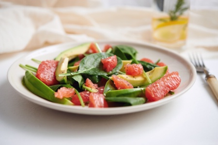 Pamplemousse, avocat et salade ne mettent pas particulièrement les vins en valeur. Pamplemousse, avocat et salade ne mettent pas particulièrement les vins en valeur.