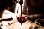 Service du vin : comment réagir quand un client veut renvoyer sa bouteille ?
