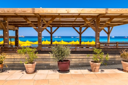 La pergola, compromis entre le store et la véranda.