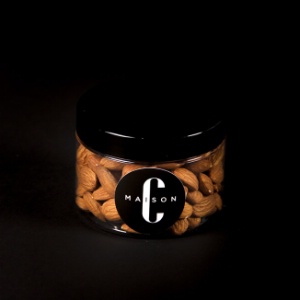 Les amandes peuvent se conserver plusieurs mois dans un endroit frais et sec. Les amandes peuvent se conserver plusieurs mois dans un endroit frais et sec.