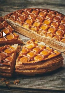 Alvéole, la galette-ruche de Tristan Rousselot pour l'Hôtel Prince de Galles. Alvéole, la galette-ruche de Tristan Rousselot pour l'Hôtel Prince de Galles.