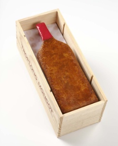 Gaspard est la galette en forme de bouteille de vin imaginée par Adrien Salavert, chef pâtissier au domaine de Troplong Mondot. Gaspard est la galette en forme de bouteille de vin imaginée par Adrien Salavert, chef pâtissier au domaine de Troplong Mondot.