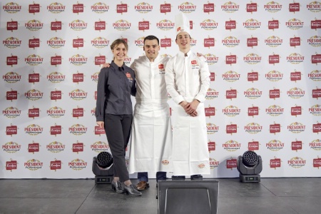 Titouan Lalaux, élève en cuisine, et Cloé Grimault, élève en service et commercialisation, avec Rémi Faucher, coach enseignant, remportent le concours écoles - de l'étoile aux Étoiles Président Professionnel.