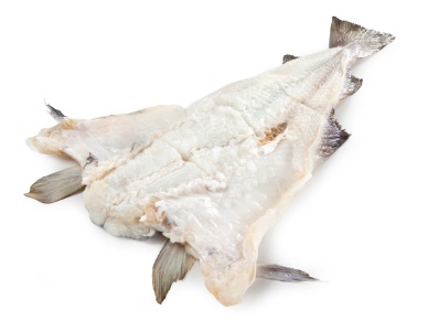 Quand le poisson est salé, le sel entre dans le tissu musculaire et il 'tire' l'eau par osmose, ce qui raffermit les chairs et en diminue la jutosité Quand le poisson est salé, le sel entre dans le tissu musculaire et il 'tire' l'eau par osmose, ce qui raffermit les chairs et en diminue la jutosité