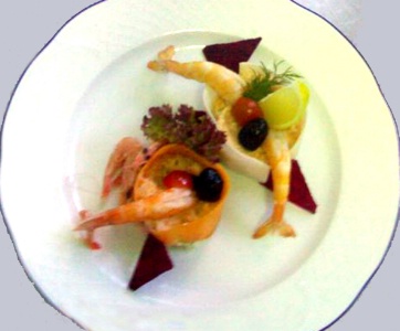 Trilogie de crevettes grises au tartare de trois légumes, fruits. Trilogie de crevettes grises au tartare de trois légumes, fruits.