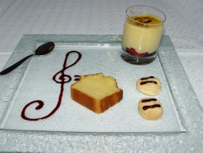 Sabayon aux fruits rouges gratiné au sucre de canne et son cake d’agrumes. Sabayon aux fruits rouges gratiné au sucre de canne et son cake d’agrumes.
