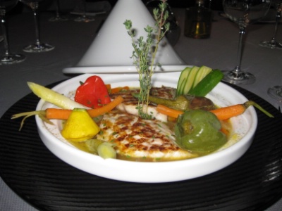 Une recette de Mathias Peres, d’O bout d’Istres, dans les Bouches-du-Rhône : Pot-au-feu de turbot, nage de légumes parfumés aux épices. Une recette de Mathias Peres, d’O bout d’Istres, dans les Bouches-du-Rhône : Pot-au-feu de turbot, nage de légumes parfumés aux épices.