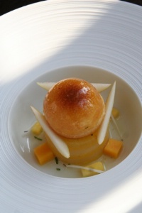 Le Baba parfumé à la vodka, ananas rôti Le Baba parfumé à la vodka, ananas rôti