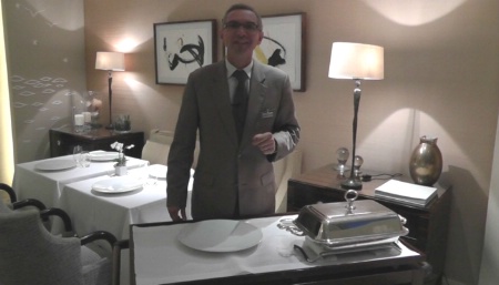 Christophe Prosper, directeur de salle au restaurant Grand Hôtel de Saint-Jean-Cap Ferrat. Christophe Prosper, directeur de salle au restaurant Grand Hôtel de Saint-Jean-Cap Ferrat.