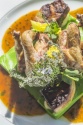 Michelin 2015 : Le pigeon rôti a l'ail de Lautrec, pommes fondantes et foie gras grillé, mousseline de brocolis, jus aux herbes potagères
