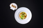 Michelin 2016 : Noix de coquilles Saint-Jacques cuites dans un bouillon de pot-au-feu, rissoles de boeuf au raifort