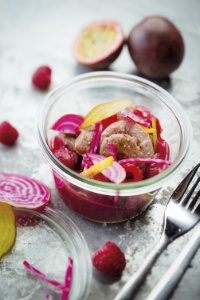 Fricasée de canette à la framboise et son jus de betterave passion.