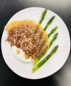 Asperges vertes croquantes, lait ribot fumé et coques