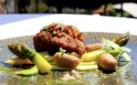 Ris de veau corse croustillant, gnocchi à la châtaigne, asperges vertes, condiment noisettes de Cervione et lonzu