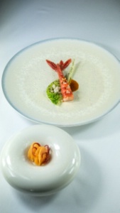 Glen Viel : Carabineros Cotes de romaine, chips de crevette, pulpe de citron confit Glen Viel : Carabineros Cotes de romaine, chips de crevette, pulpe de citron confit