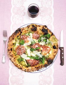 GREEN PIZZ' : Pizza à la crème de brocolis-rave, à la finocchiona et au pecorino.