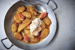 Fruits d'automne chauds à la crème à l'amaretto