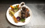 À L'ARDOISE : Jarret de porc confit au vin de Chinon, chou croquant, petits légumes (avec coût de production)