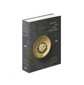 Grand livre de la naturalité. Auteurs : Alain Ducasse, Romain Meder, Jessica Préalpato. Photographe : Philippe Vaurès Santamaria. Ducasse Edition. Prix : 49 €