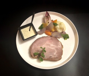 Echine de porc confite en cocotte, méli-mélo de légumes d'hiver Echine de porc confite en cocotte, méli-mélo de légumes d'hiver