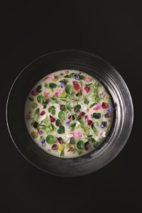 Comme un jardin de printemps sur une écume de fondue, oeuf confit. Comme un jardin de printemps sur une écume de fondue, oeuf confit.
