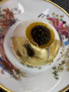 Oeuf au caviar.