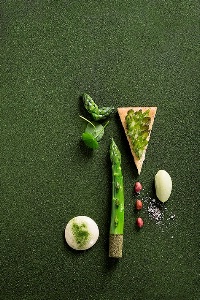 Asperge verte et cacahuète. Asperge verte et cacahuète.