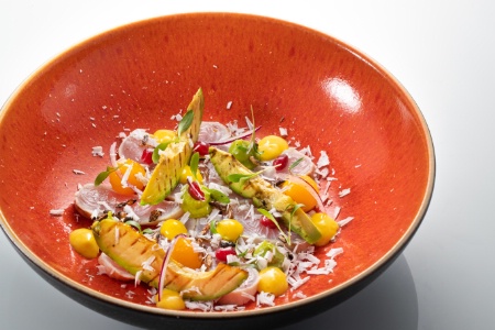 Ceviche de Maigre, avocats, mangues, fruits de la passion et grenades. Ceviche de Maigre, avocats, mangues, fruits de la passion et grenades.