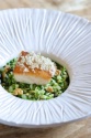 Turbot, céleri, vierge feuille, échalotes et noix