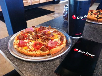 Pie Five, un concept de pizza 'fast casual'. Pie Five, un concept de pizza 'fast casual'.