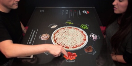 La table interactive de Pizza Hut, une innovation attendue. La table interactive de Pizza Hut, une innovation attendue.