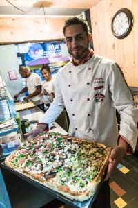 Thierry Gourreau a remporté la première place en catégorie classique et le prix de la meilleure pizza lors du championnat d'Australie. Thierry Gourreau a remporté la première place en catégorie classique et le prix de la meilleure pizza lors du championnat d'Australie.