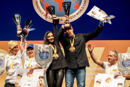 Déjà sacrés champions de France en octobre 2021 avec leur pizza gastronomique 'C'era una volta', Caroline Maya et Alain-Patrick Fauconnet ont décroché le titre mondial le 7 avril dernier.