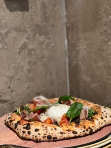 Le plat phare : la pizza napolitaine.