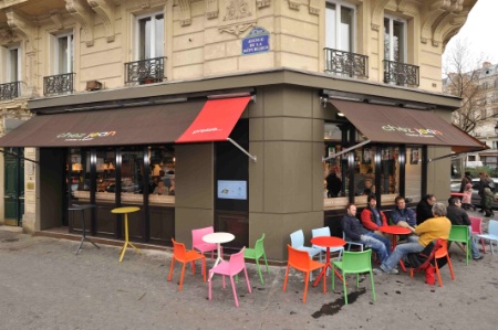Une boutique restaurant sur 300 m2 offrant épicerie, pains et divers services. Une boutique restaurant sur 300 m2 offrant épicerie, pains et divers services.