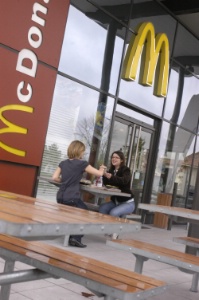McDonald's France affiche une augmentation des ventes de 11,2 % (à périmètre constant) par rapport à 2007. McDonald's France affiche une augmentation des ventes de 11,2 % (à périmètre constant) par rapport à 2007.