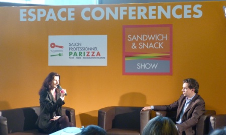 Audrey Aveaux, directrice de Nutritionnellement, présentait la 2e édition de son Baromètre Nutritionnel de la Restauration Rapide 2011, à l'occasion du salon Sandwich & Snack Show, mercredi 2 mars. Audrey Aveaux, directrice de Nutritionnellement, présentait la 2e édition de son Baromètre Nutritionnel de la Restauration Rapide 2011, à l'occasion du salon Sandwich & Snack Show, mercredi 2 mars.