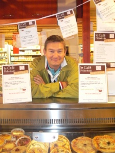 “La restauration représente un plus dans le fonctionnement global du magasin”, souligne David Demarest, directeur du Botanic de Pontault-Combault (77). “La restauration représente un plus dans le fonctionnement global du magasin”, souligne David Demarest, directeur du Botanic de Pontault-Combault (77).