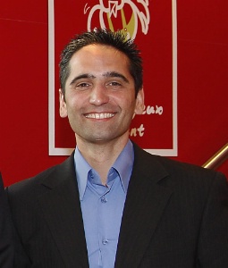 Alberto Leitao franchisé du KFC Saint-Thibault-des-Vignes (77). Alberto Leitao franchisé du KFC Saint-Thibault-des-Vignes (77).