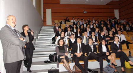Jean-Guy Siret et Caroline Mioche expliquent les débouchées chez Sighor aux BTS du lycée de Chamalières. Jean-Guy Siret et Caroline Mioche expliquent les débouchées chez Sighor aux BTS du lycée de Chamalières.