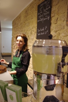 La Lyonnaise Edith Bougenault fait connaître deux produits phares de sa région : les ravioles et les quenelles, à travers son concept Comin Garden.