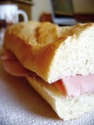 Le jambon-beurre rongé par les autres produits de la restauration rapide
