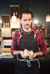 Après miniatures, un bar à tapas à la française, Yoni Saada a ouvert sa deuxième adresse le 12 novembre dernier : Bagnard, un cocnept street food sur le pan bagnat.