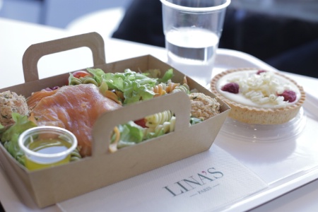 Tous les plats sont faits 'maison' : mise en place au labo et montage sur place dans chaque unité Lina's.