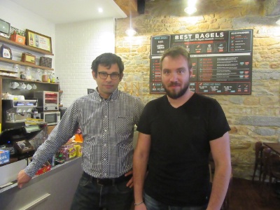 Maxime Charbonnier ( à gauche), fondateur de Best Bagels, et Philippe Michaud, responsable du développement réseau franchisé.
