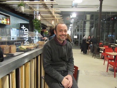 Axel Hernandez gère El Bar des Halles ainsi que le food court, le premier de Lyon. Axel Hernandez gère El Bar des Halles ainsi que le food court, le premier de Lyon.